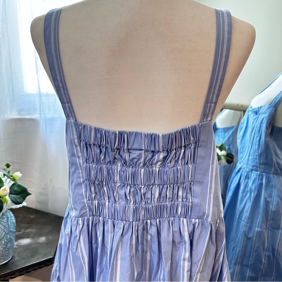 Adorable smocked back midi dress perfect for pregnancy or maternity shoot - Picture 5 of 5